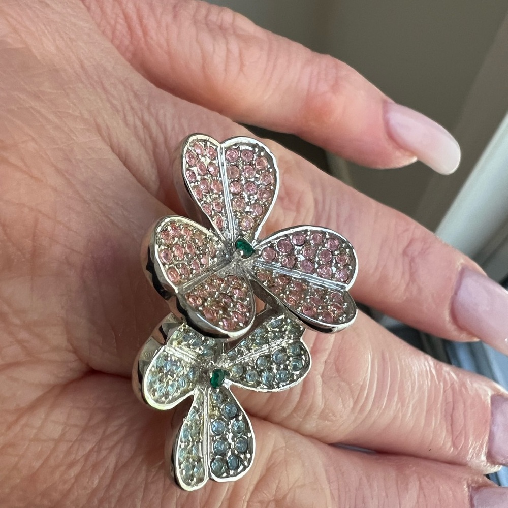 Dazzling Silver and Pink Floral Ring with Sparkling Stones